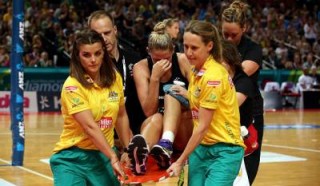 Netball Australia physio Alanna Antcliff assists with an ACL